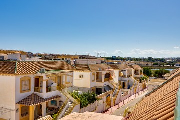 Charming top-floor bungalow, just 800 metres from the beach - Lotus Properties
