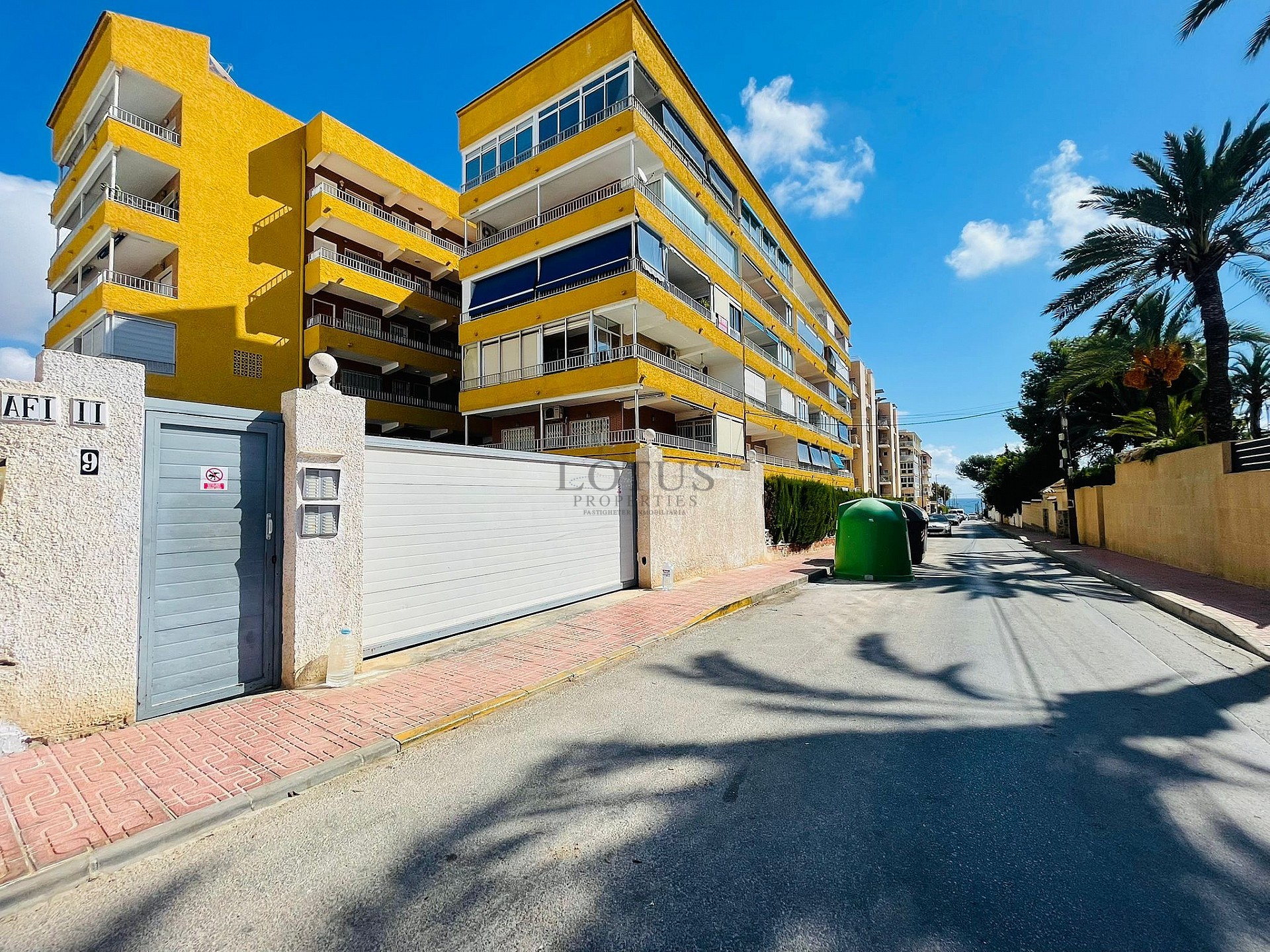 Apartamento en primera línea de Punta Prima con mágicas vistas al mar - Lotus Properties