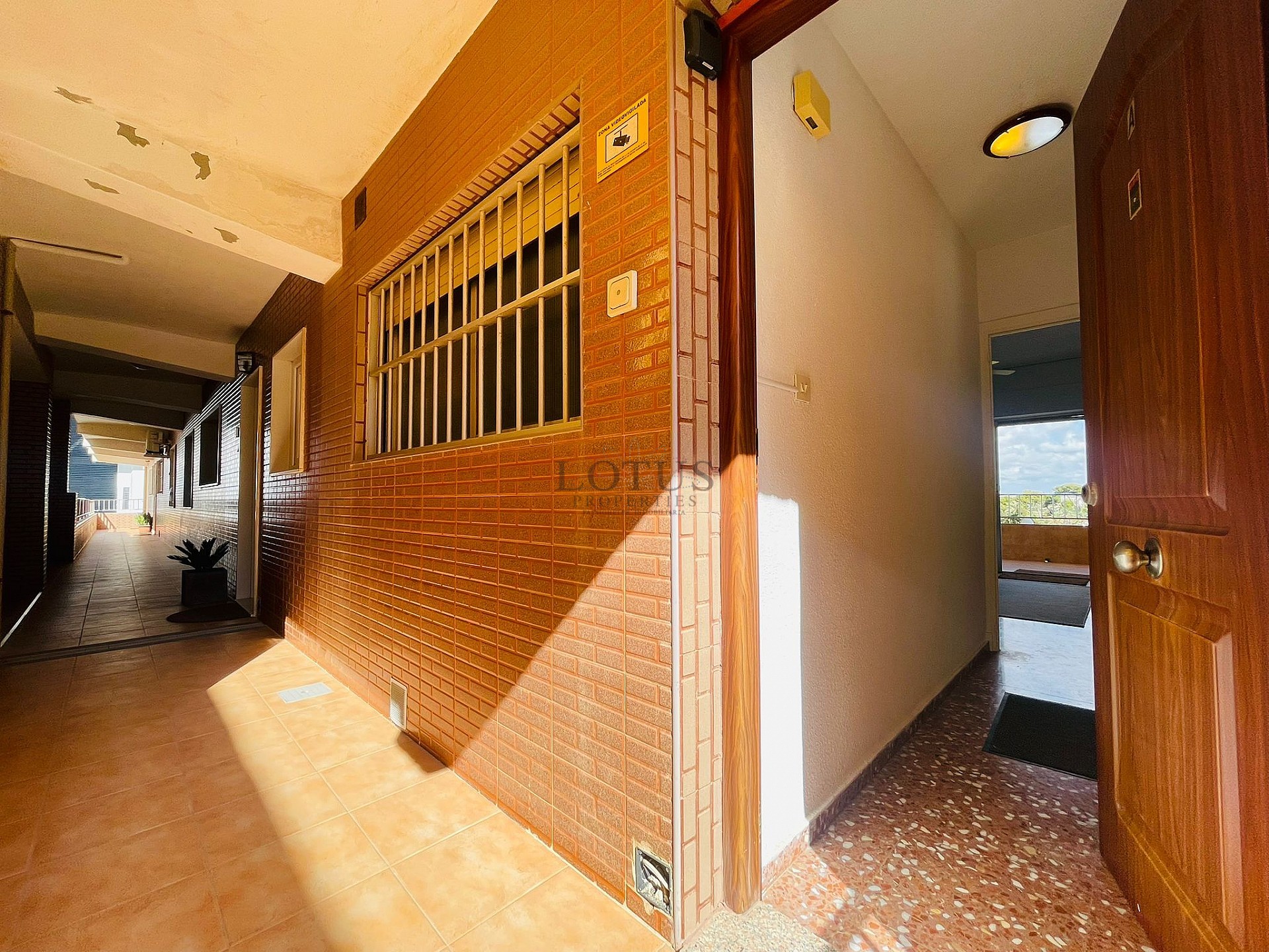 Apartamento en primera línea de Punta Prima con mágicas vistas al mar - Lotus Properties