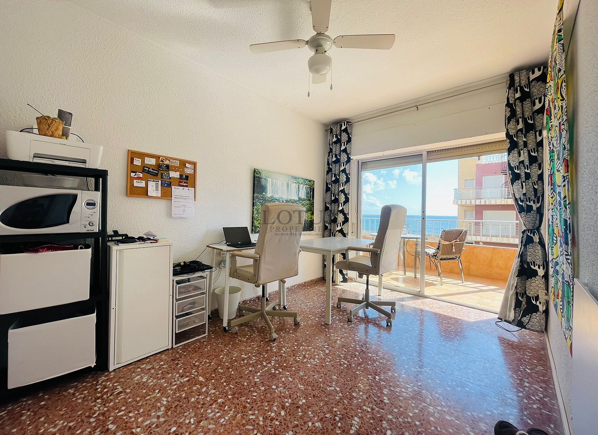 Apartamento en primera línea de Punta Prima con mágicas vistas al mar - Lotus Properties