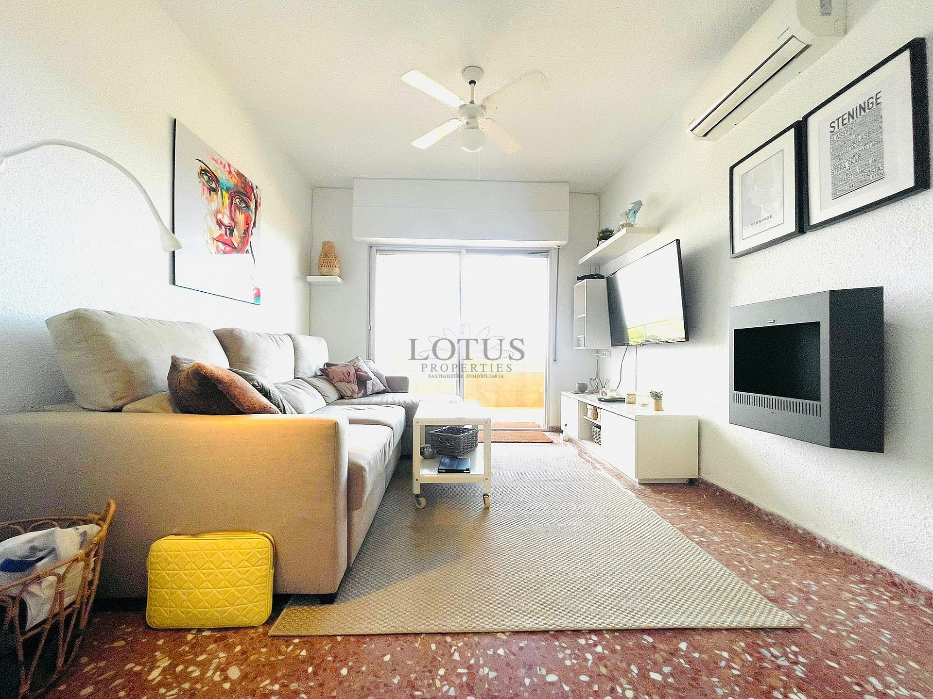 Apartamento en primera línea de Punta Prima con mágicas vistas al mar - Lotus Properties