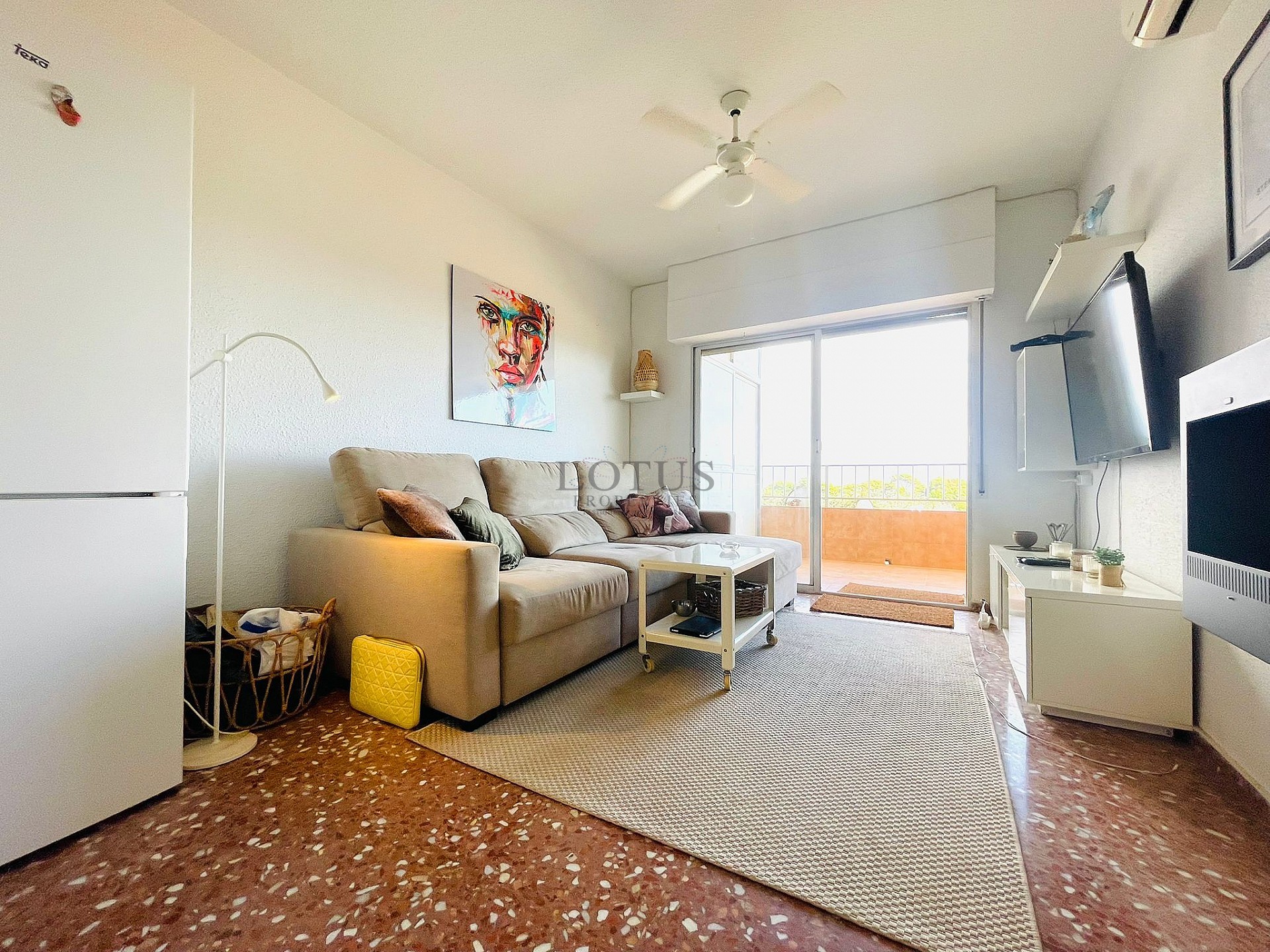 Apartamento en primera línea de Punta Prima con mágicas vistas al mar - Lotus Properties