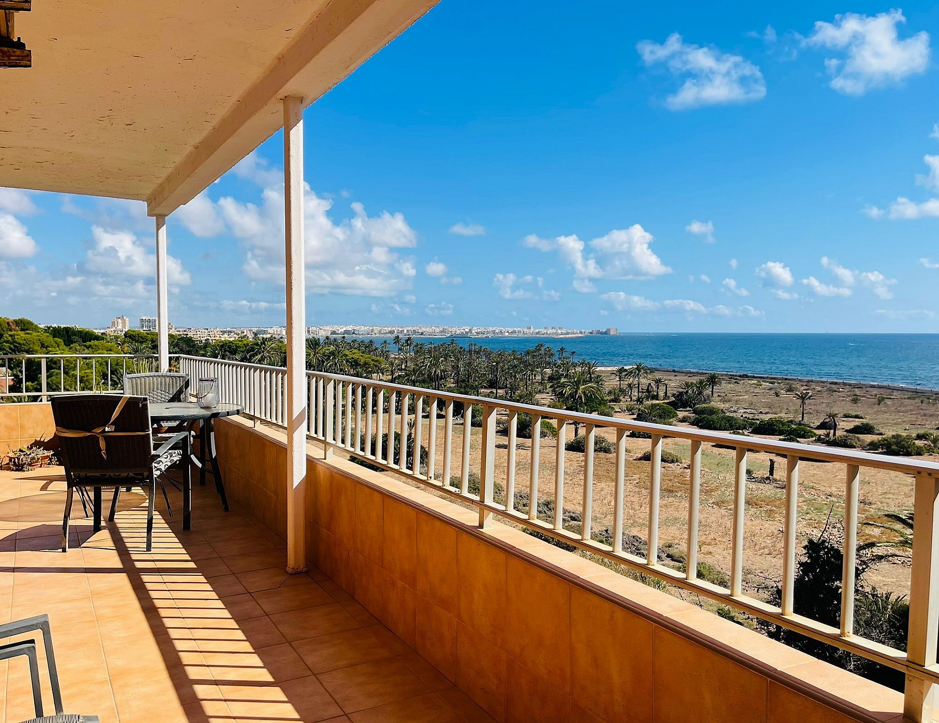 Apartamento en primera línea de Punta Prima con mágicas vistas al mar - Lotus Properties