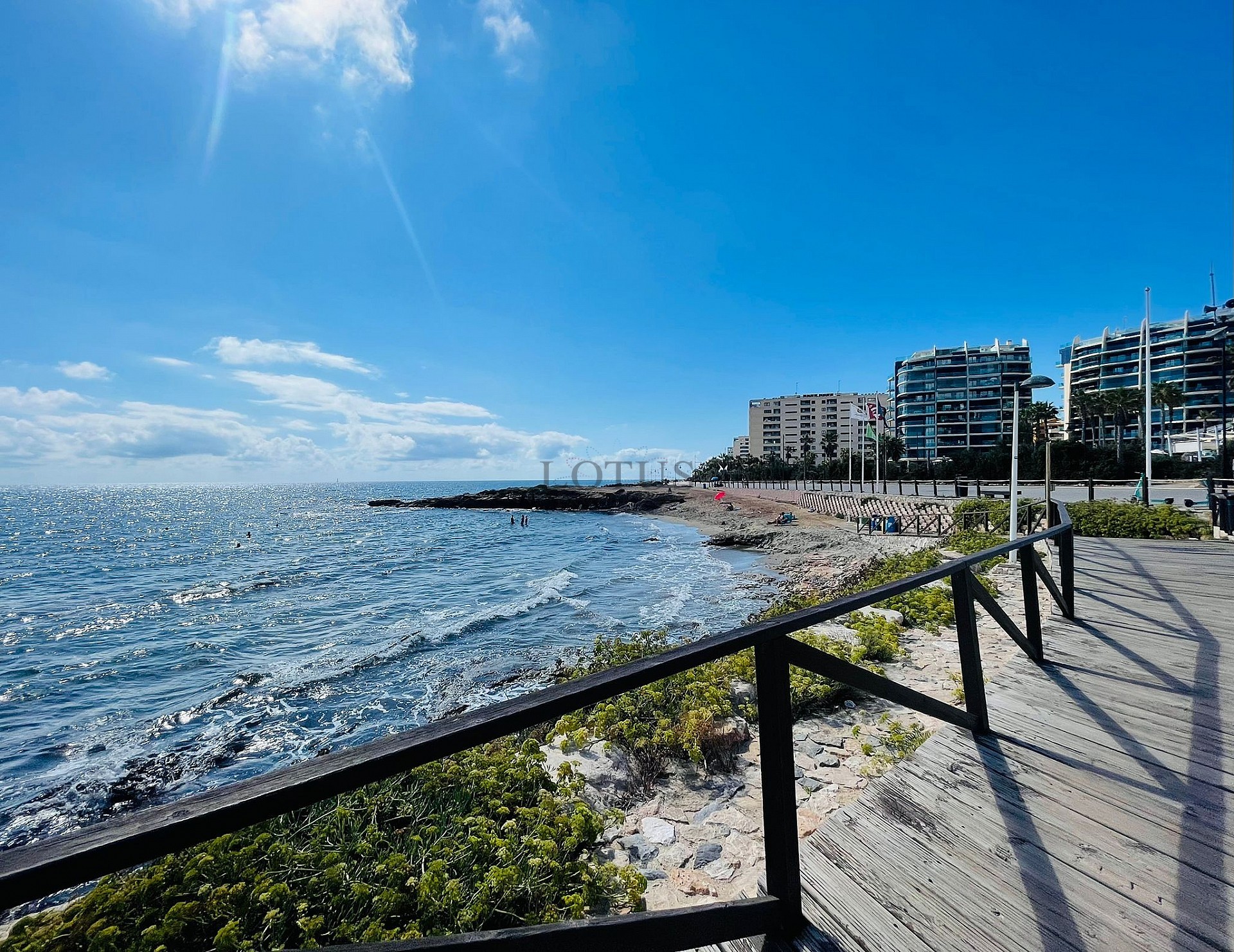 Apartamento en primera línea de Punta Prima con mágicas vistas al mar - Lotus Properties