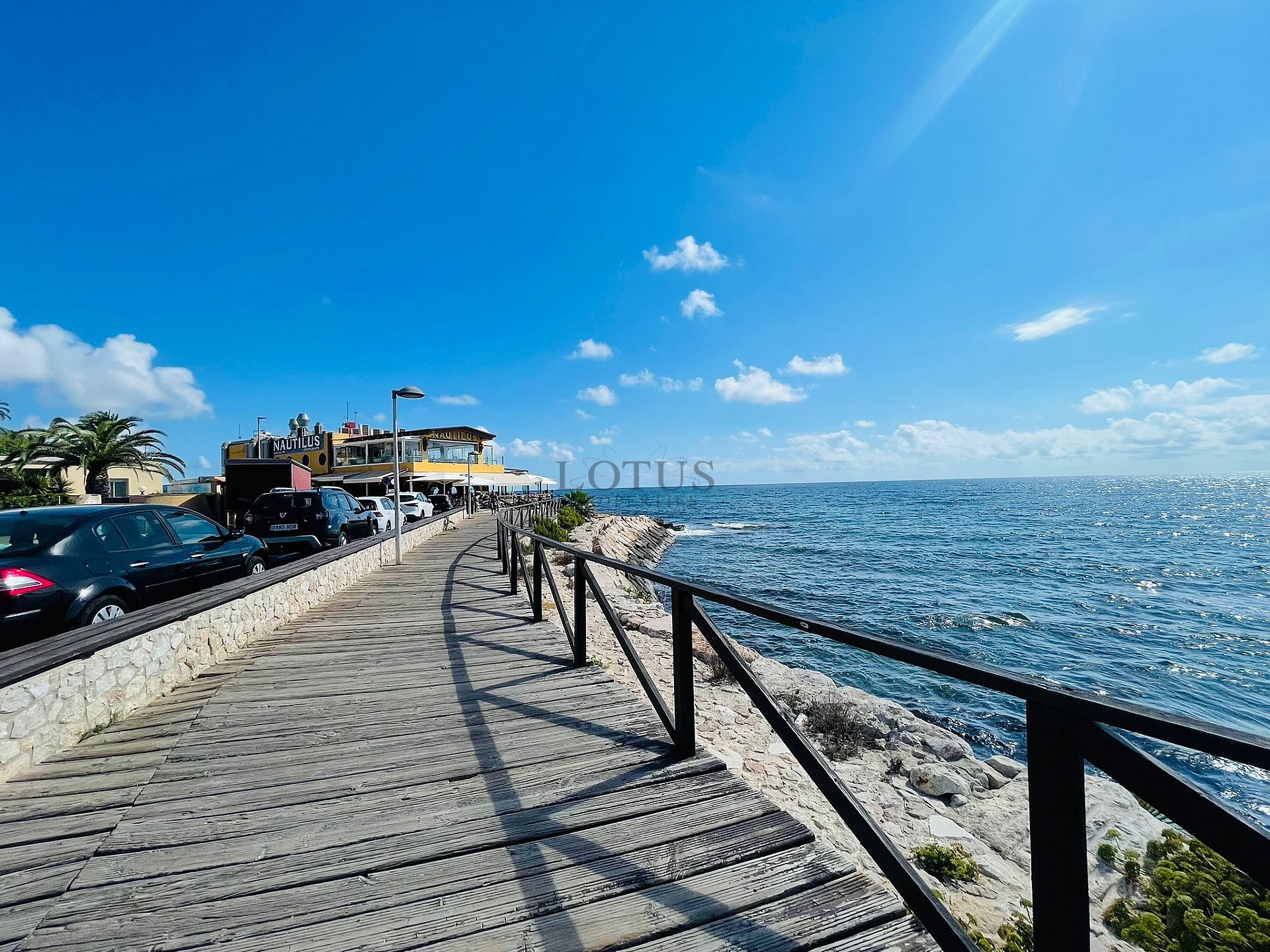Apartamento en primera línea de Punta Prima con mágicas vistas al mar - Lotus Properties