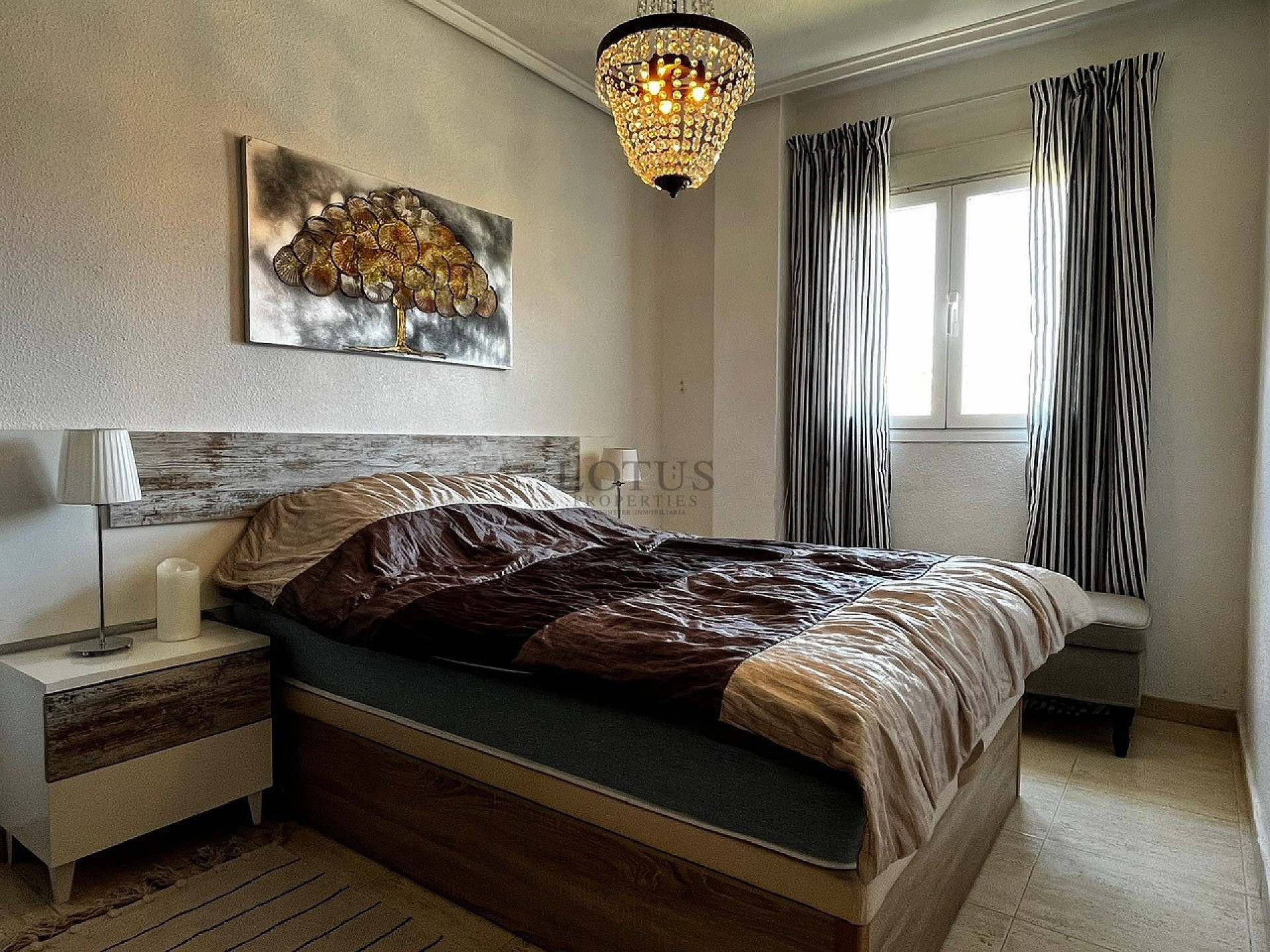 Bungalow en azotea con orientación sur y gran terraza cerca del centro de Torrevieja - Lotus Properties