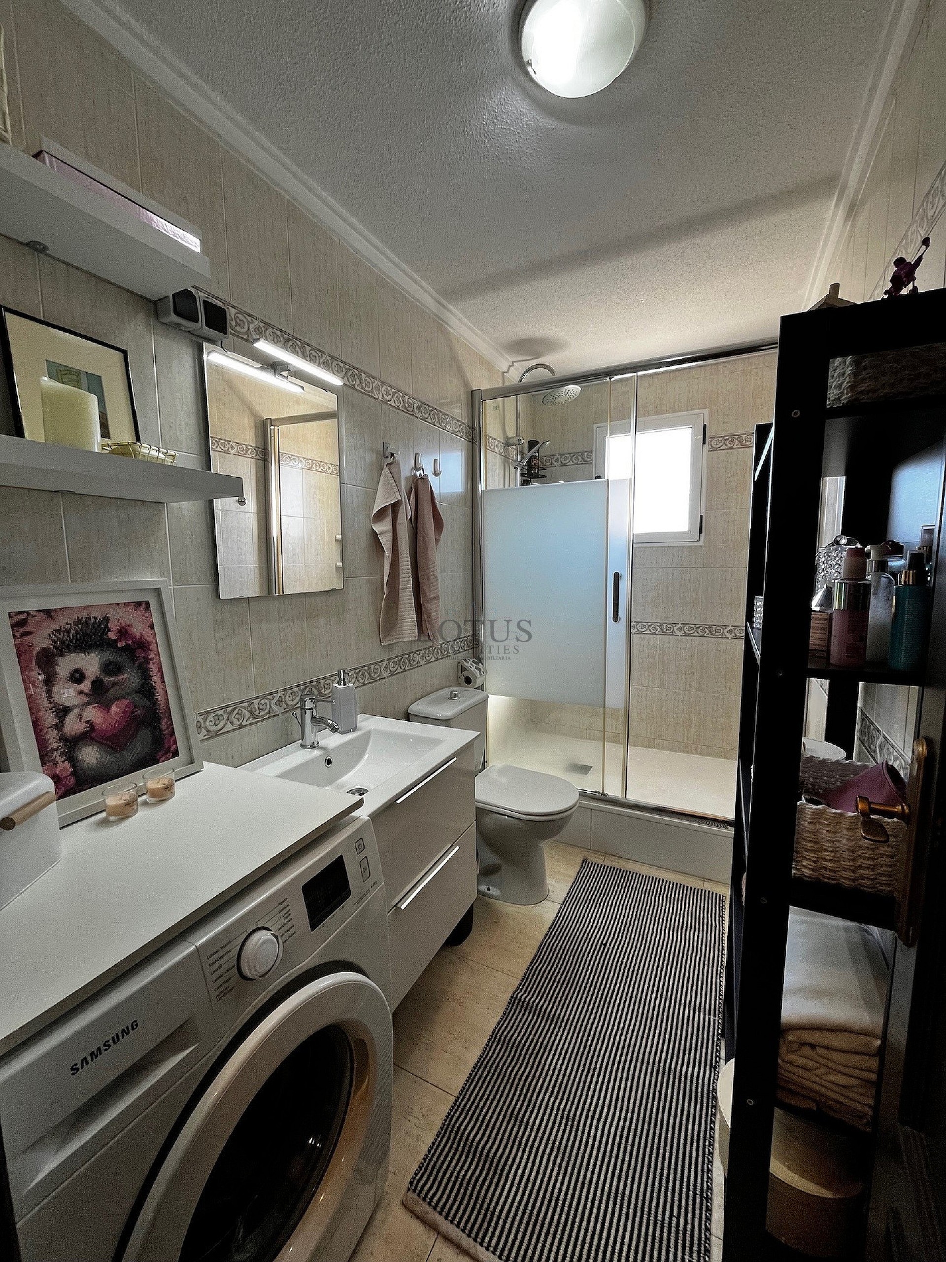 Bungalow en azotea con orientación sur y gran terraza cerca del centro de Torrevieja - Lotus Properties