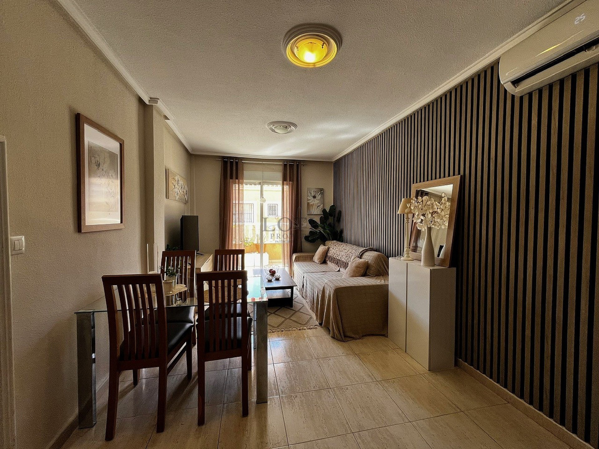 Bungalow en azotea con orientación sur y gran terraza cerca del centro de Torrevieja - Lotus Properties