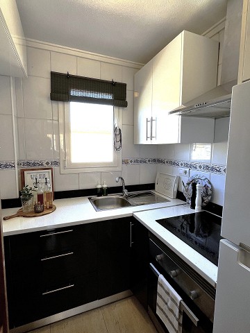 Södervänd tak bungalow med stor terrass nära Centrala Torrevieja - Lotus Properties