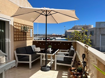 Södervänd tak bungalow med stor terrass nära Centrala Torrevieja - Lotus Properties