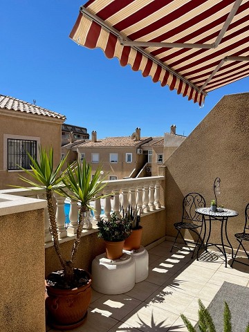 Södervänd tak bungalow med stor terrass nära Centrala Torrevieja - Lotus Properties