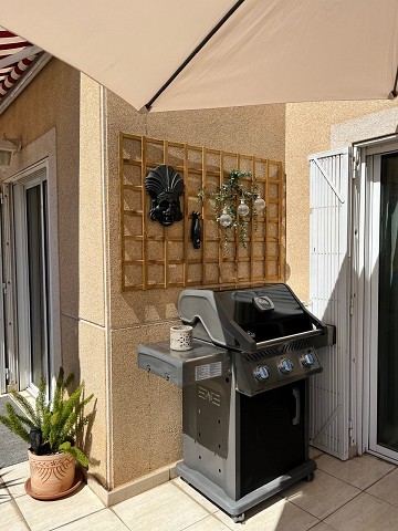Södervänd tak bungalow med stor terrass nära Centrala Torrevieja - Lotus Properties