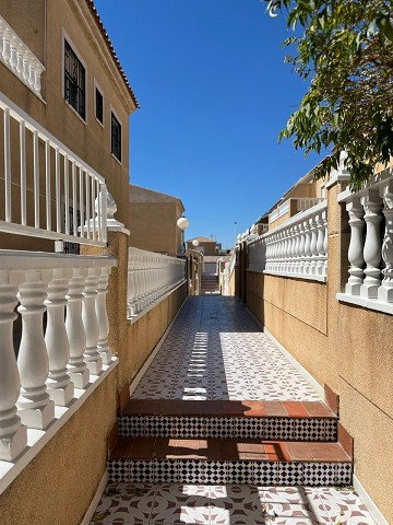Södervänd tak bungalow med stor terrass nära Centrala Torrevieja - Lotus Properties