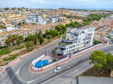 Fin lägenhet i Villamartin med stor terrass, garage och förråd - Lotus Properties