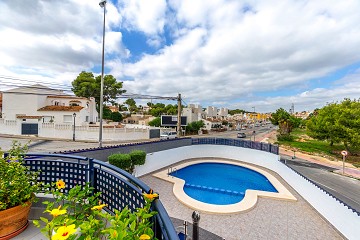 Fin lägenhet i Villamartin med stor terrass, garage och förråd - Lotus Properties