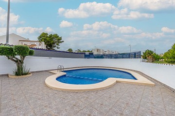 Fin lägenhet i Villamartin med stor terrass, garage och förråd - Lotus Properties