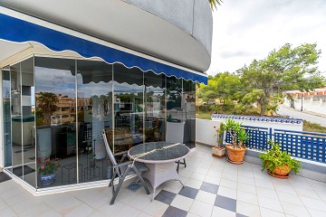 Fin lägenhet i Villamartin med stor terrass, garage och förråd - Lotus Properties