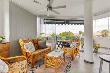 Fin lägenhet i Villamartin med stor terrass, garage och förråd - Lotus Properties