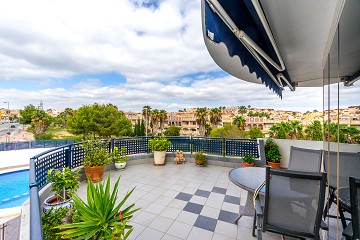 Fin lägenhet i Villamartin med stor terrass, garage och förråd - Lotus Properties
