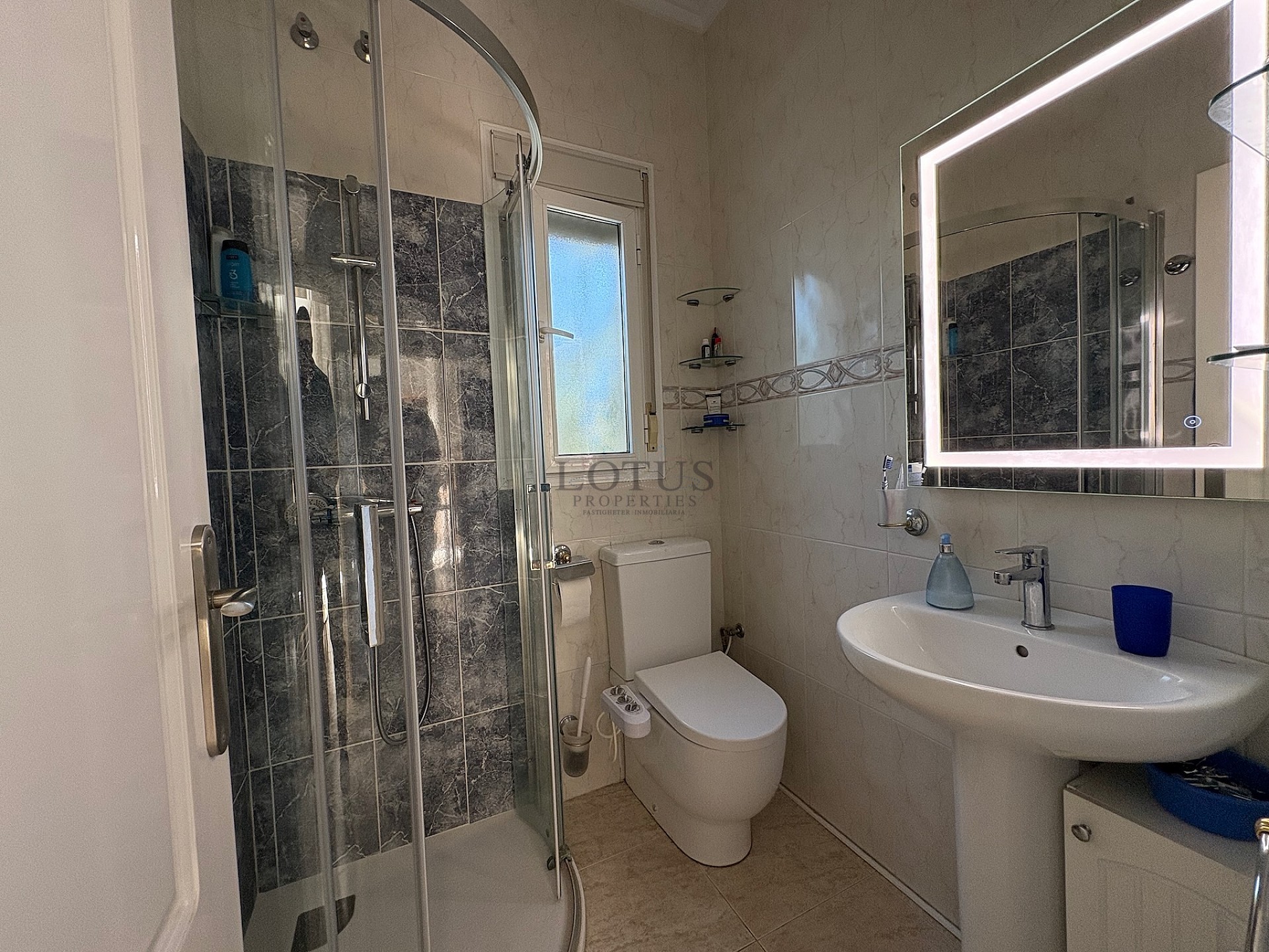 Enplans enfamiljshus – Plaza la Fiesta,  - Lotus Properties