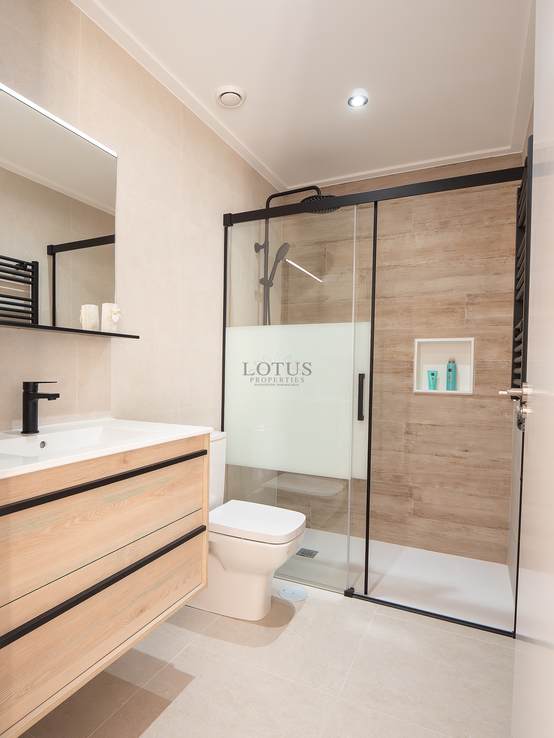 Nybyggda villor i vackra Natura Park IV- La Marina med privat pool och 3 sovrum och 2 badrum  - Lotus Properties