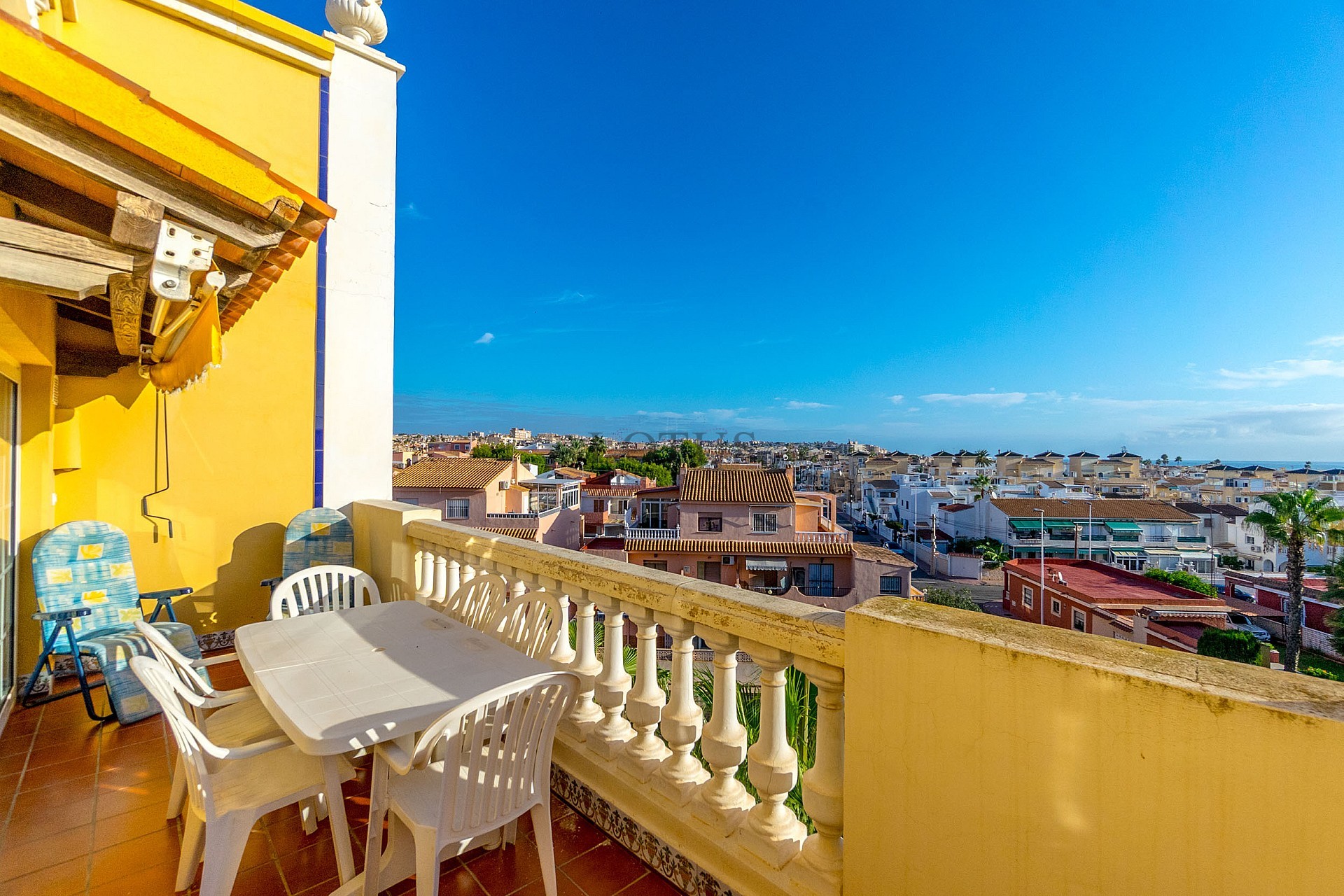 Groot penthouse met 3 slaapkamers en 2 badkamers, uitzicht op zee, garage en berging in Aldea del Mar - Lotus Properties