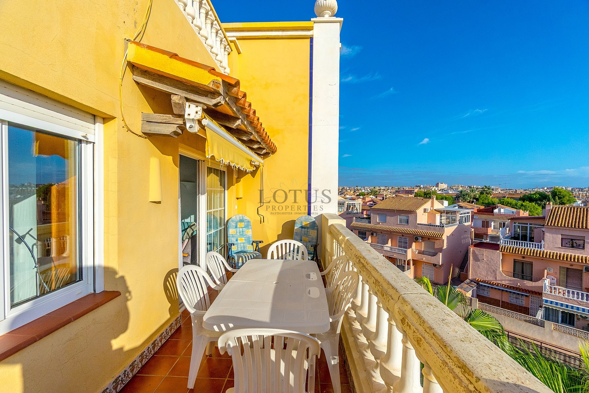 Groot penthouse met 3 slaapkamers en 2 badkamers, uitzicht op zee, garage en berging in Aldea del Mar - Lotus Properties
