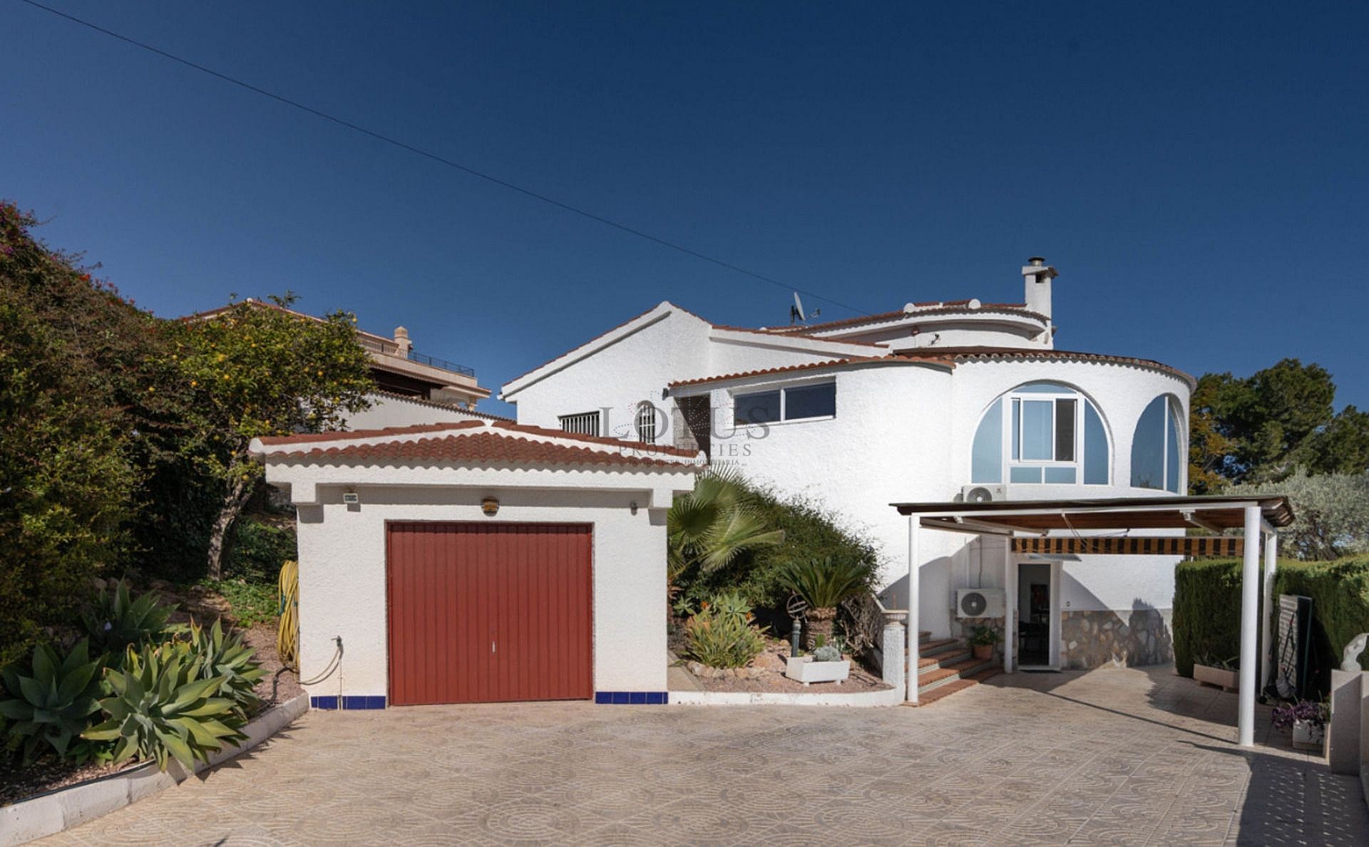 Gerenoveerde villa met 5 slaapkamers en 3 badkamers gastenappartement in het prachtige Ciudad Quesada met toeristenvergunning - Lotus Properties