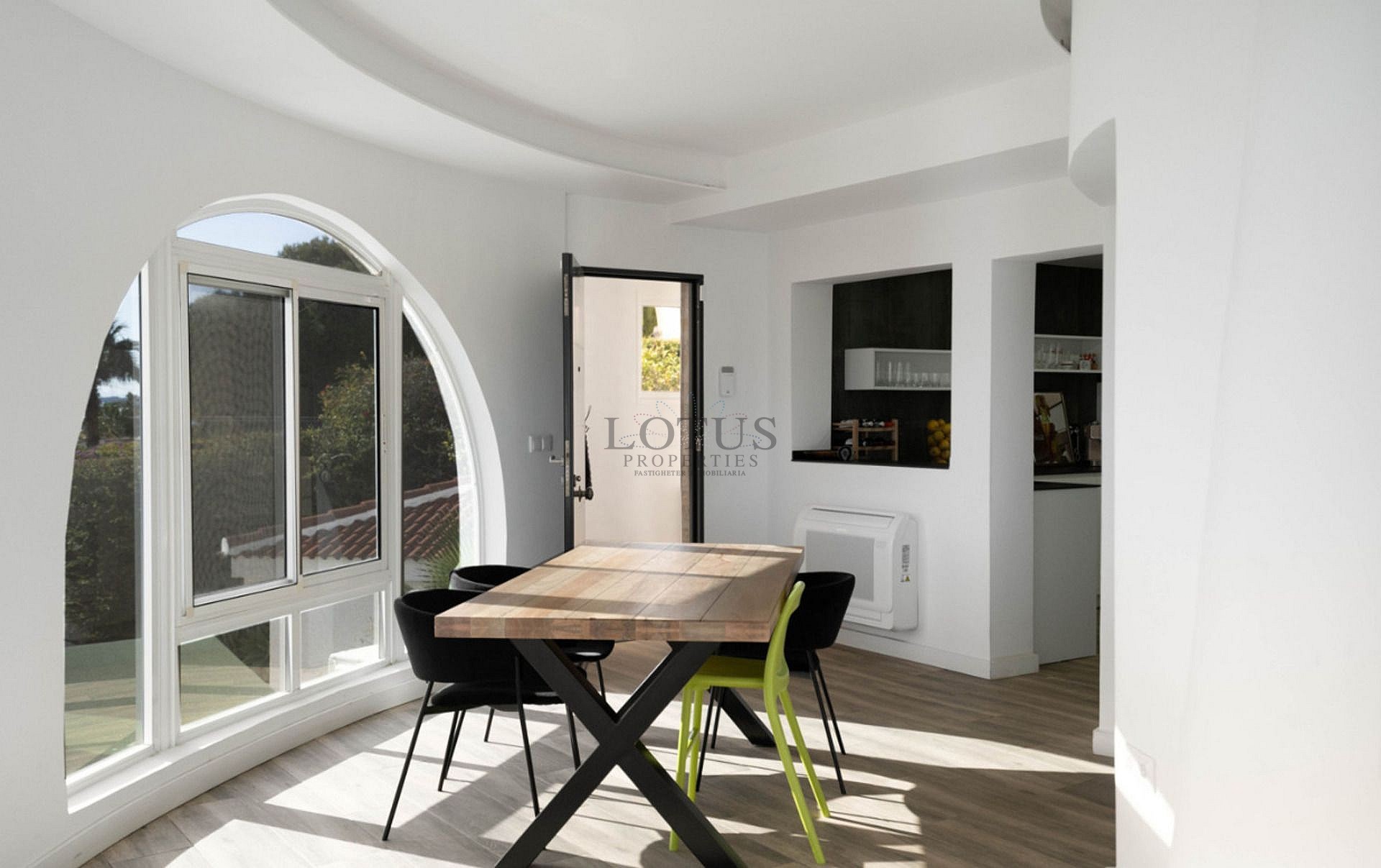 Gerenoveerde villa met 5 slaapkamers en 3 badkamers gastenappartement in het prachtige Ciudad Quesada met toeristenvergunning - Lotus Properties