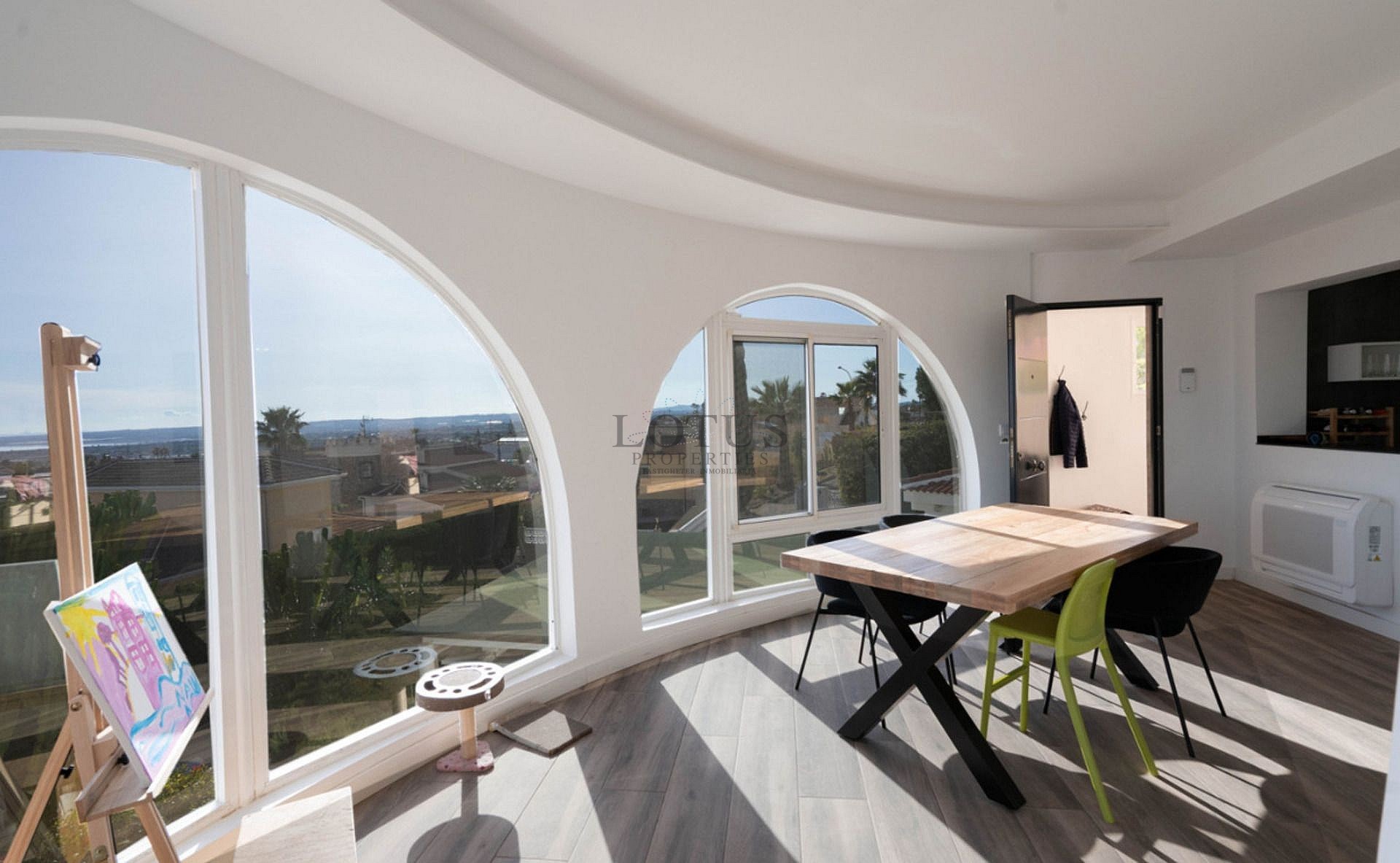 Gerenoveerde villa met 5 slaapkamers en 3 badkamers gastenappartement in het prachtige Ciudad Quesada met toeristenvergunning - Lotus Properties