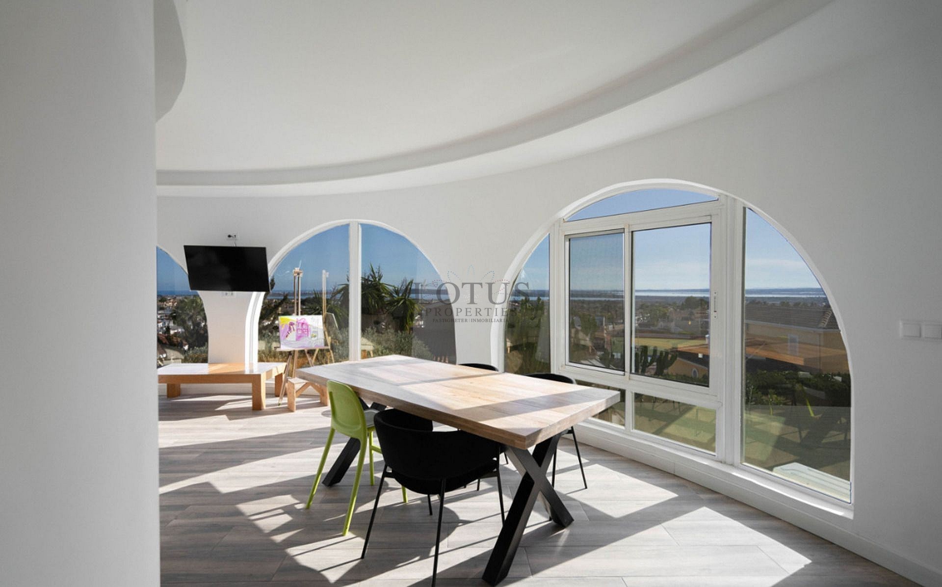 Gerenoveerde villa met 5 slaapkamers en 3 badkamers gastenappartement in het prachtige Ciudad Quesada met toeristenvergunning - Lotus Properties