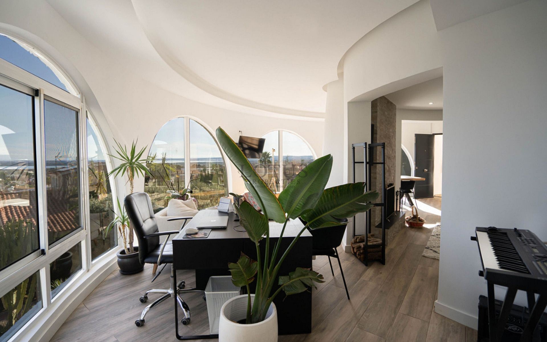 Gerenoveerde villa met 5 slaapkamers en 3 badkamers gastenappartement in het prachtige Ciudad Quesada met toeristenvergunning - Lotus Properties