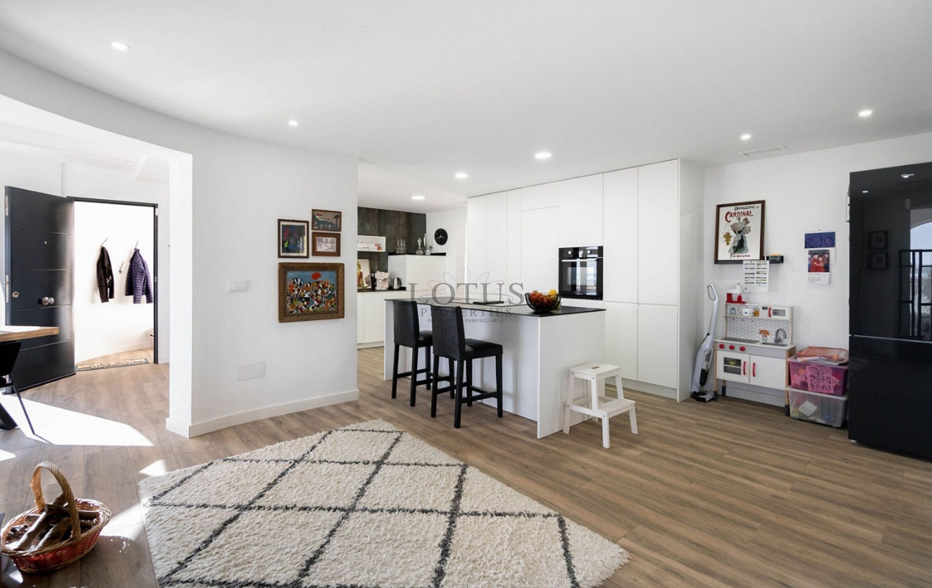 Gerenoveerde villa met 5 slaapkamers en 3 badkamers gastenappartement in het prachtige Ciudad Quesada met toeristenvergunning - Lotus Properties