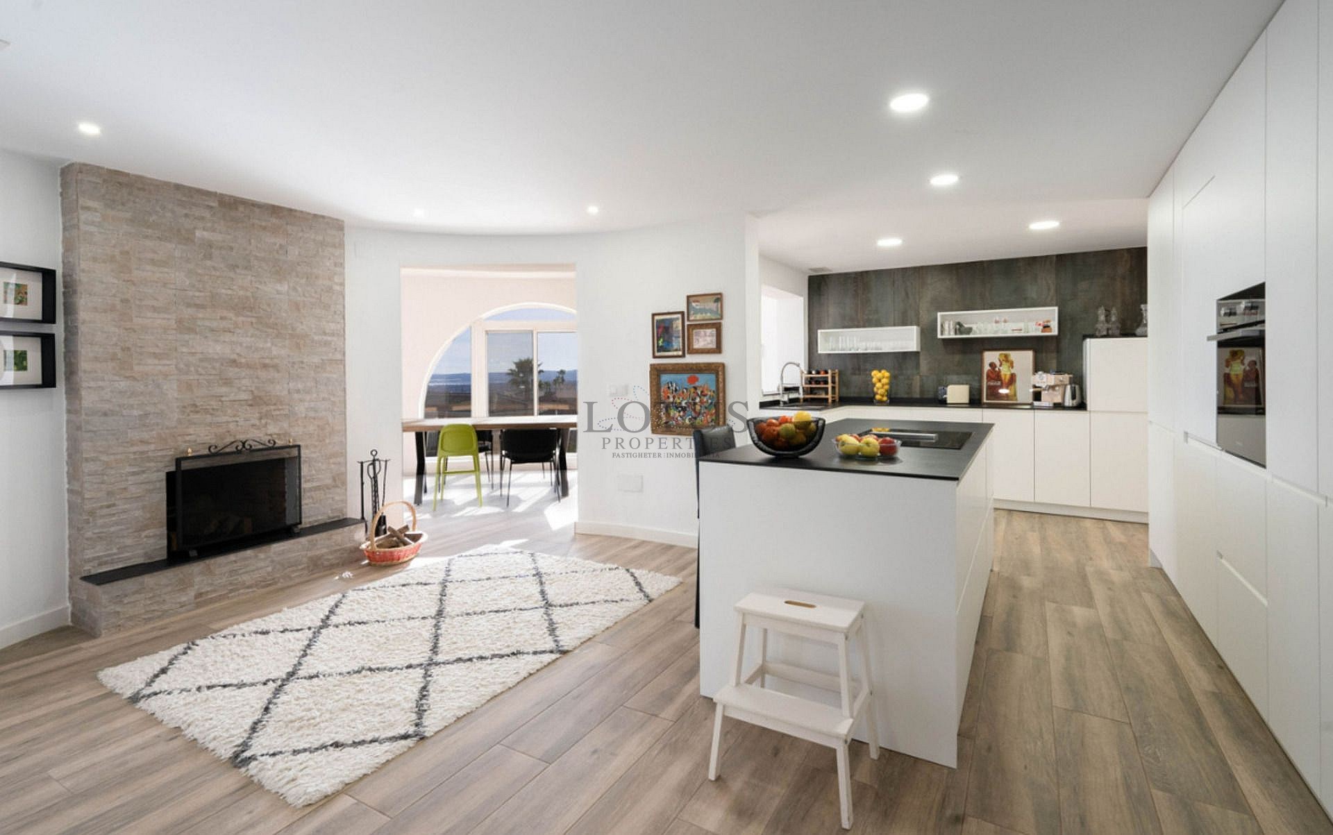 Gerenoveerde villa met 5 slaapkamers en 3 badkamers gastenappartement in het prachtige Ciudad Quesada met toeristenvergunning - Lotus Properties