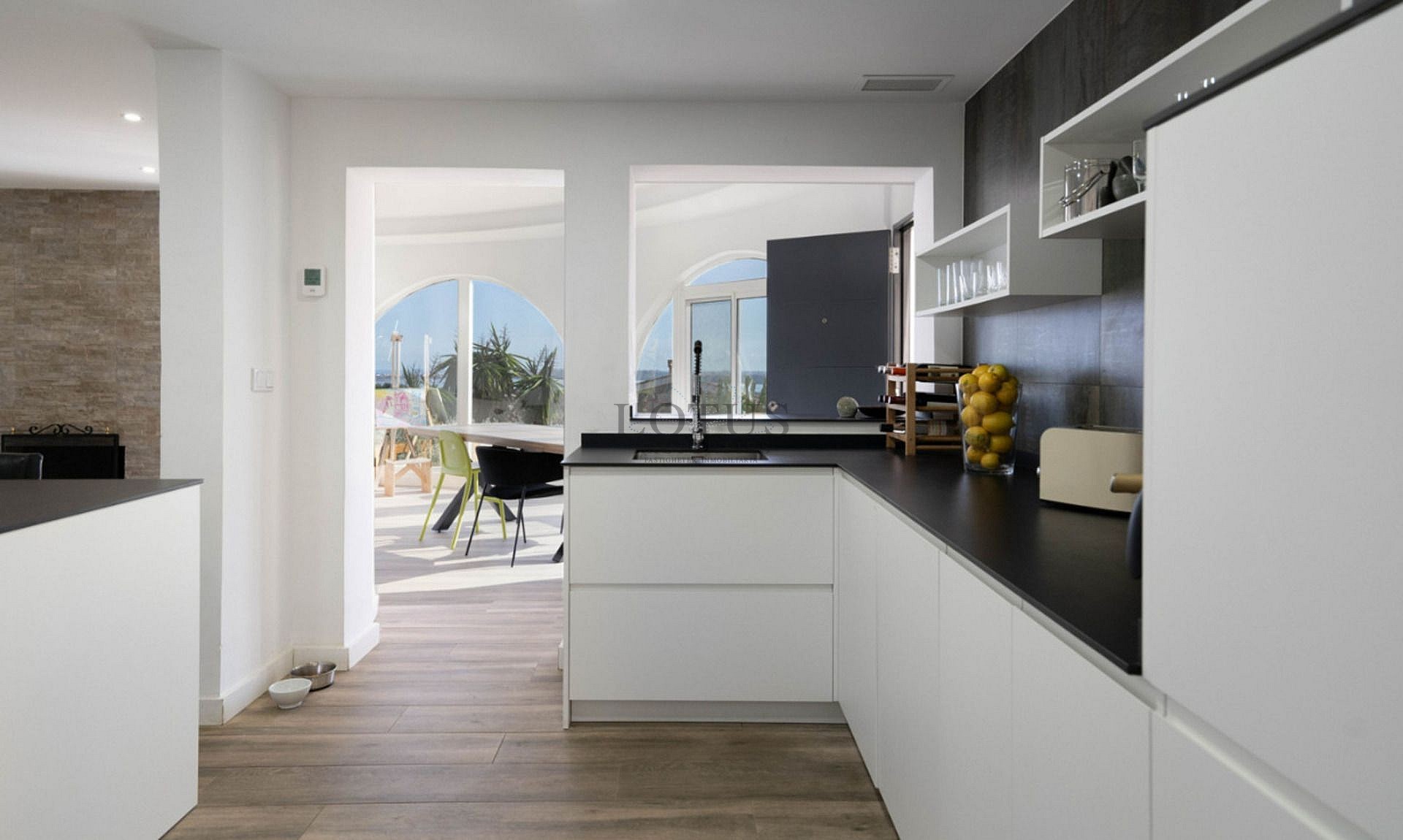 Gerenoveerde villa met 5 slaapkamers en 3 badkamers gastenappartement in het prachtige Ciudad Quesada met toeristenvergunning - Lotus Properties