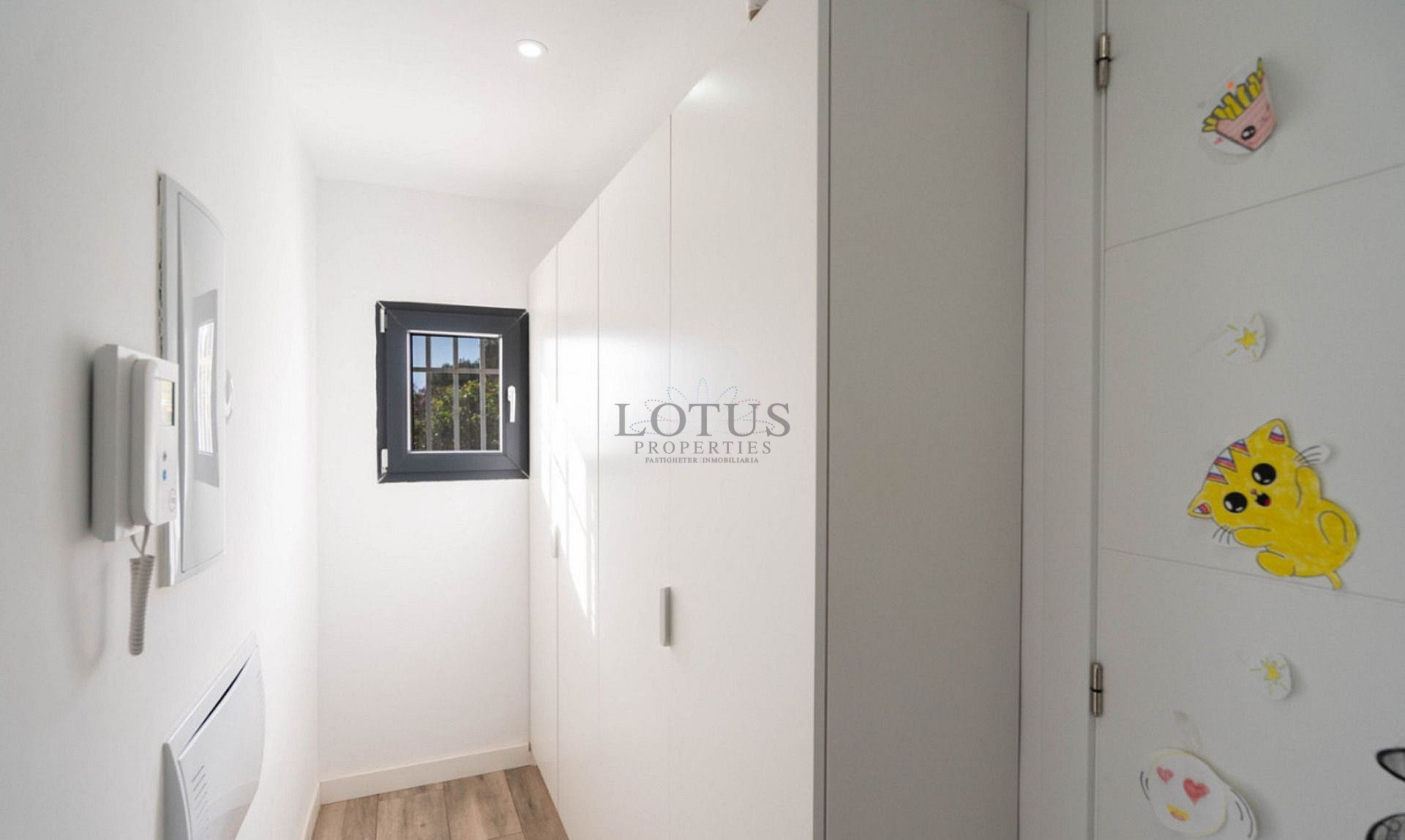 Gerenoveerde villa met 5 slaapkamers en 3 badkamers gastenappartement in het prachtige Ciudad Quesada met toeristenvergunning - Lotus Properties