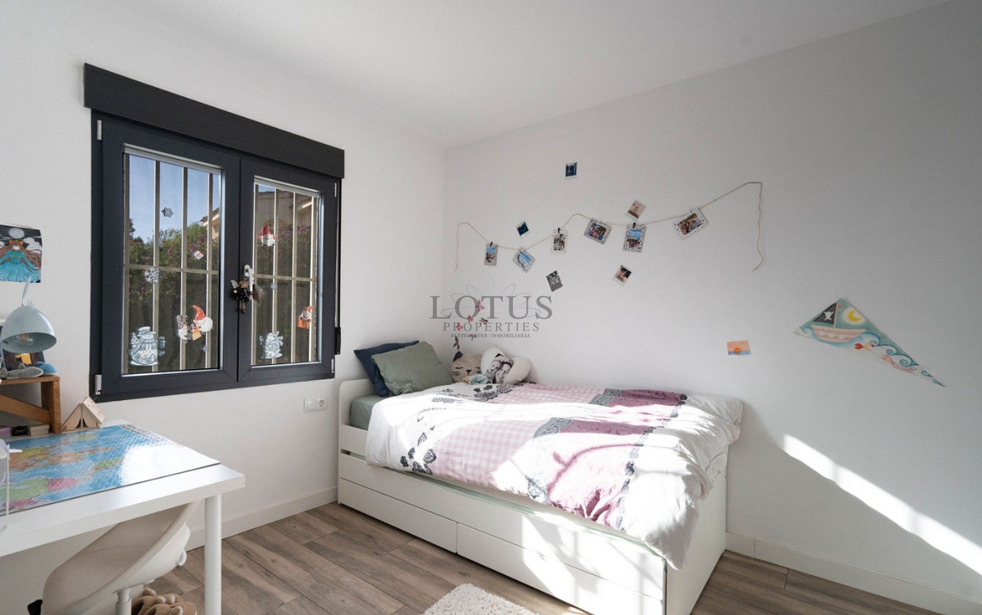 Gerenoveerde villa met 5 slaapkamers en 3 badkamers gastenappartement in het prachtige Ciudad Quesada met toeristenvergunning - Lotus Properties