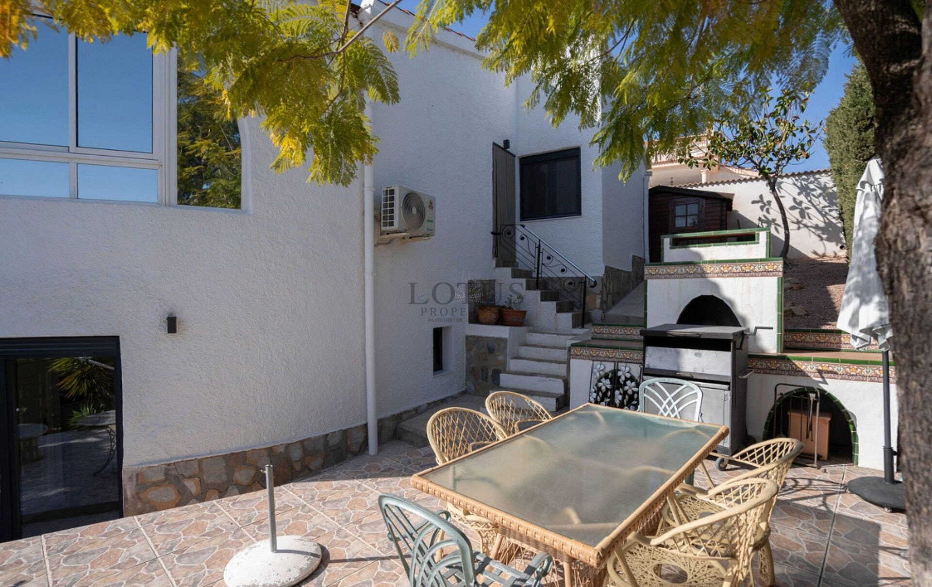 Gerenoveerde villa met 5 slaapkamers en 3 badkamers gastenappartement in het prachtige Ciudad Quesada met toeristenvergunning - Lotus Properties