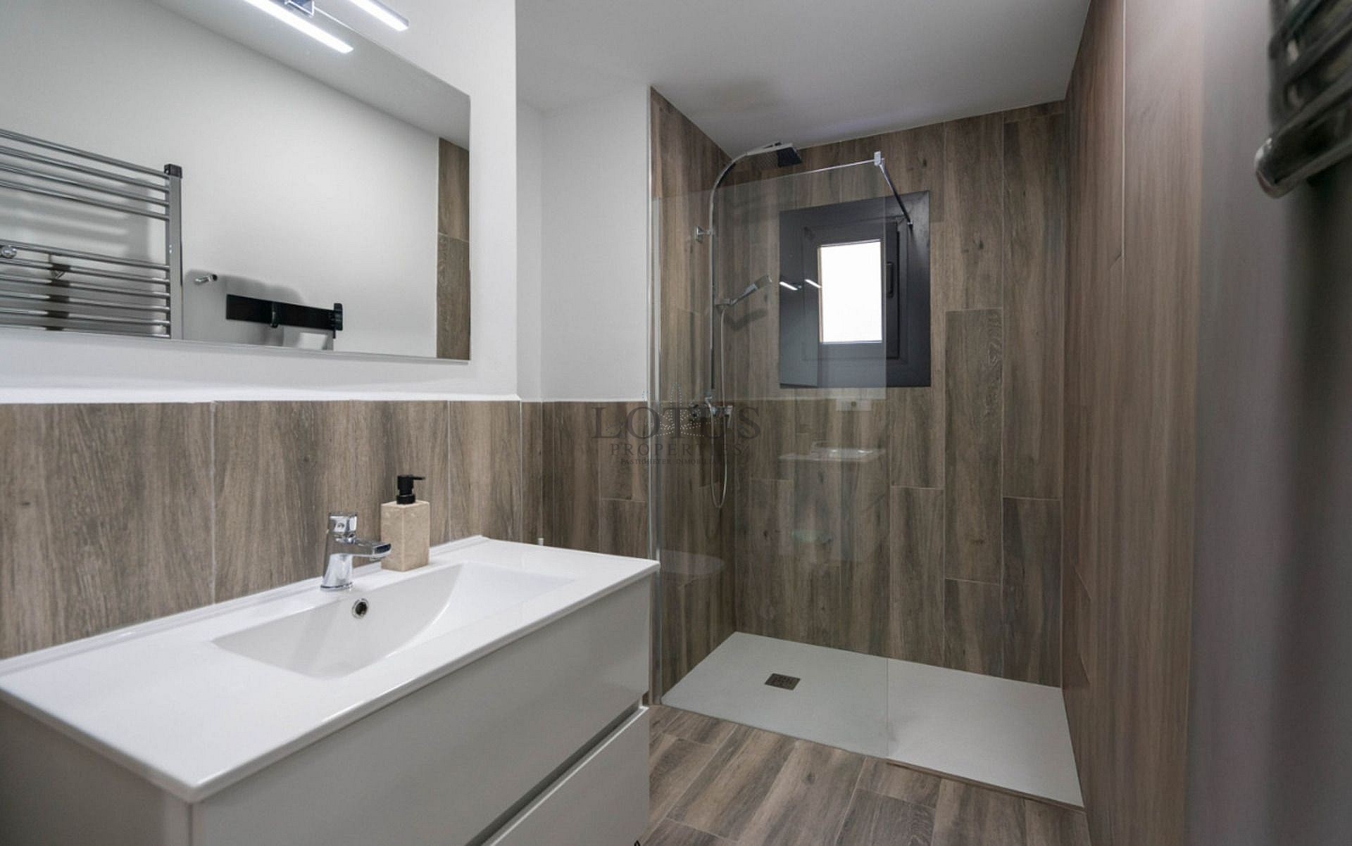 Gerenoveerde villa met 5 slaapkamers en 3 badkamers gastenappartement in het prachtige Ciudad Quesada met toeristenvergunning - Lotus Properties