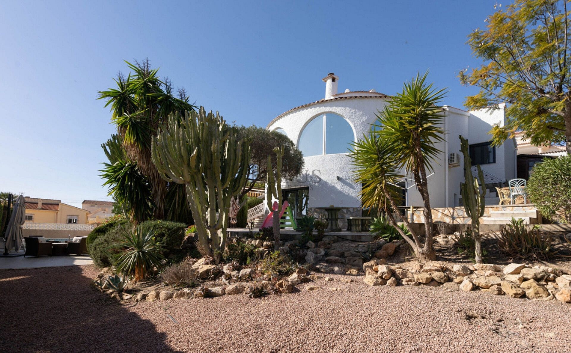 Gerenoveerde villa met 5 slaapkamers en 3 badkamers gastenappartement in het prachtige Ciudad Quesada met toeristenvergunning - Lotus Properties