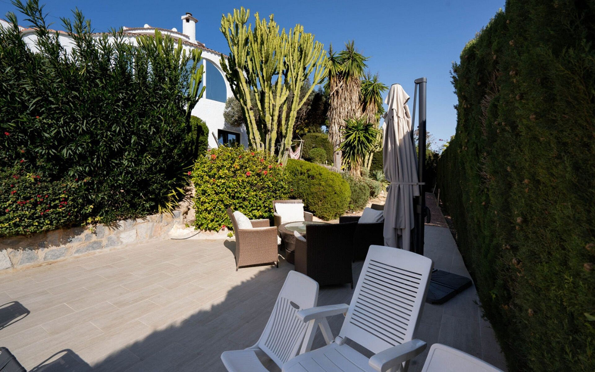 Gerenoveerde villa met 5 slaapkamers en 3 badkamers gastenappartement in het prachtige Ciudad Quesada met toeristenvergunning - Lotus Properties