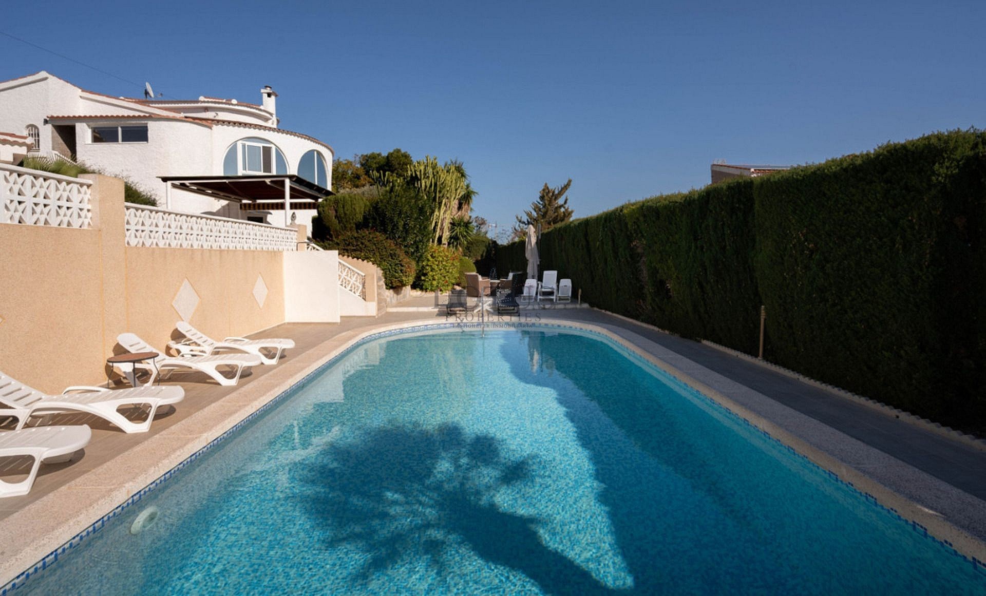 Gerenoveerde villa met 5 slaapkamers en 3 badkamers gastenappartement in het prachtige Ciudad Quesada met toeristenvergunning - Lotus Properties