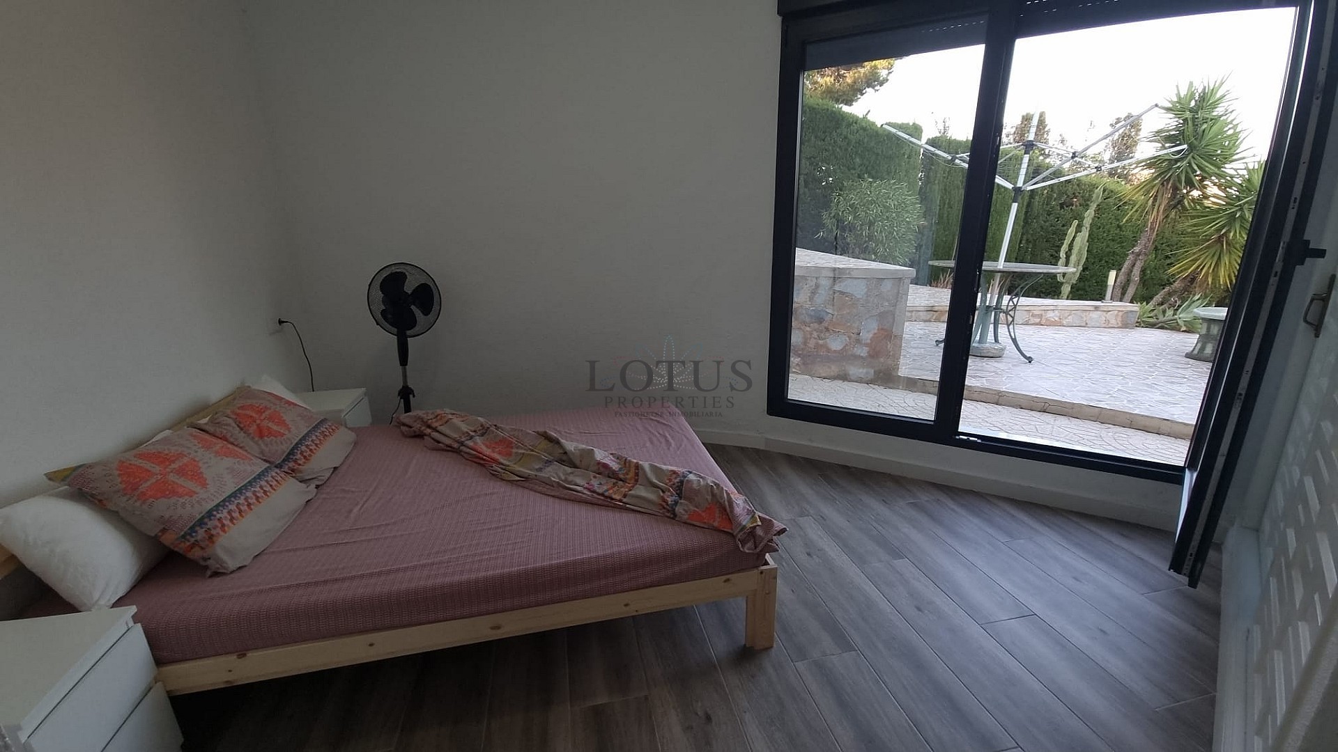 Gerenoveerde villa met 5 slaapkamers en 3 badkamers gastenappartement in het prachtige Ciudad Quesada met toeristenvergunning - Lotus Properties