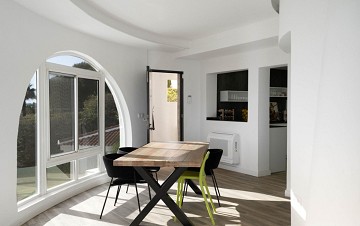 Gerenoveerde villa met 5 slaapkamers en 3 badkamers gastenappartement in het prachtige Ciudad Quesada met toeristenvergunning - Lotus Properties