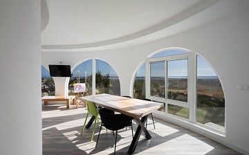 Gerenoveerde villa met 5 slaapkamers en 3 badkamers gastenappartement in het prachtige Ciudad Quesada met toeristenvergunning - Lotus Properties