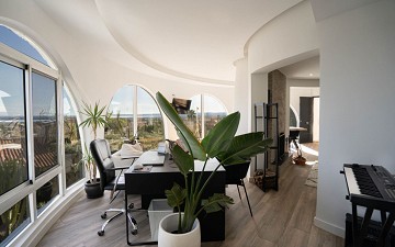 Gerenoveerde villa met 5 slaapkamers en 3 badkamers gastenappartement in het prachtige Ciudad Quesada met toeristenvergunning - Lotus Properties