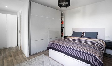 Gerenoveerde villa met 5 slaapkamers en 3 badkamers gastenappartement in het prachtige Ciudad Quesada met toeristenvergunning - Lotus Properties