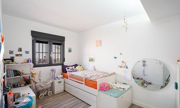 Gerenoveerde villa met 5 slaapkamers en 3 badkamers gastenappartement in het prachtige Ciudad Quesada met toeristenvergunning - Lotus Properties