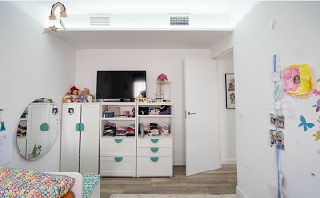 Gerenoveerde villa met 5 slaapkamers en 3 badkamers gastenappartement in het prachtige Ciudad Quesada met toeristenvergunning - Lotus Properties