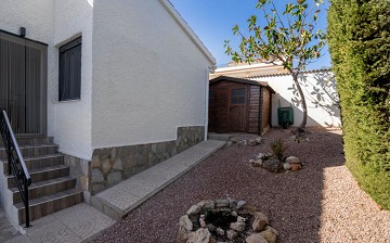 Gerenoveerde villa met 5 slaapkamers en 3 badkamers gastenappartement in het prachtige Ciudad Quesada met toeristenvergunning - Lotus Properties